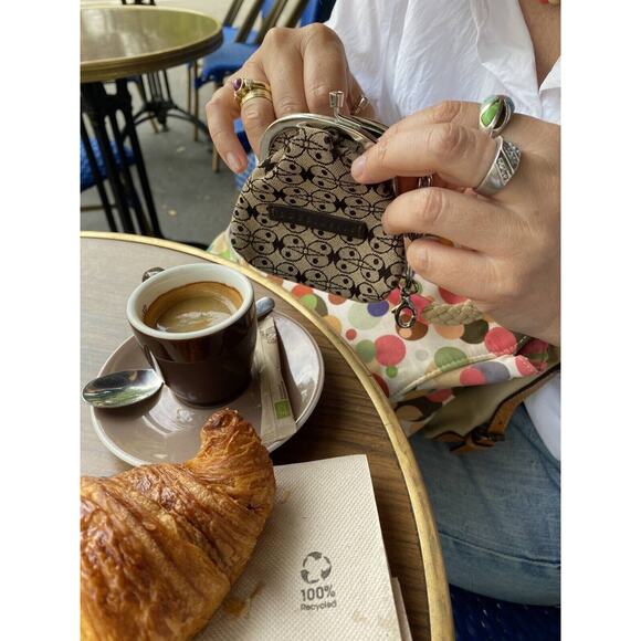 COCCINELLE Italy Luxury Elegant Coin Purse Holder with keychain - Picture 3 of 11